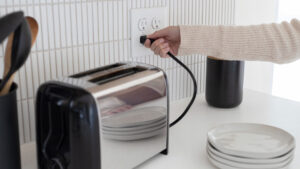 unplug appliances, unplugging toaster